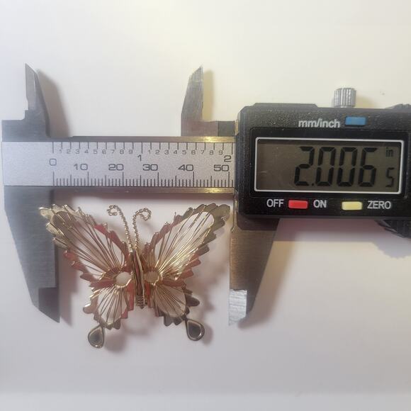 Vintage Gold Tone Filigree Butterfly Brooch Pin 2" x 1.6" Elegant Insect Jewelry - Picture 11 of 11